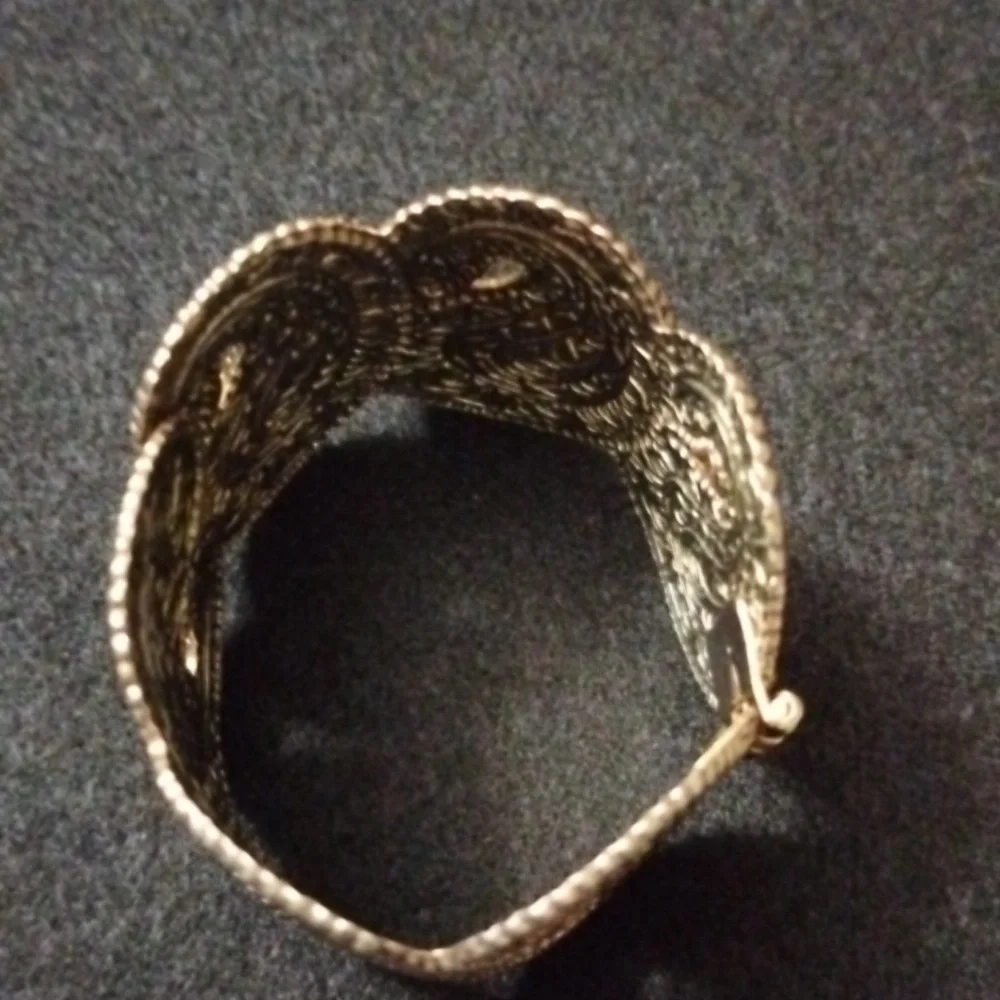 Vintage Art Deco Embossed Cuff Bracelet Silver Tone Signed - Picture 3 of 6